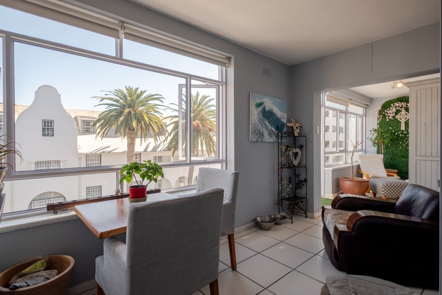 2 Bedroom Property for Sale in Sea Point Western Cape